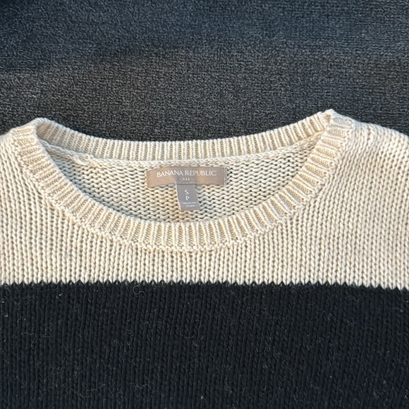 Banana Republic Black and white striped sweater - Picture 2 of 5